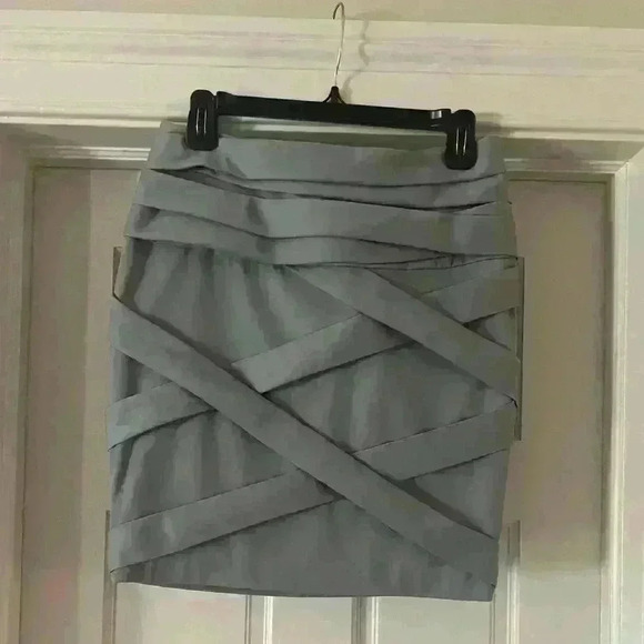 Katherine Kidd Skirt. Size 6 fully lined zipper in back gray. - Picture 3 of 10